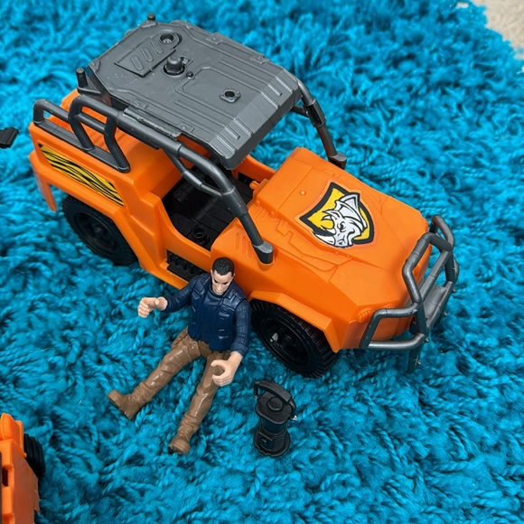 🎉2 for $15🎉Mix of Cars, Figures, and a helicopter from different play sets - Picture 4 of 7